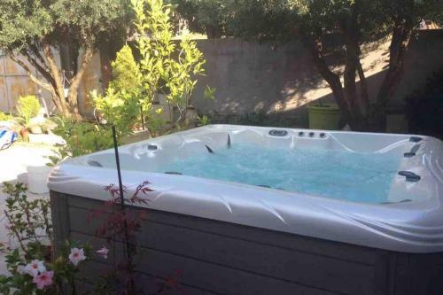 Pres de Nimes, Villa Lamarli, 4/6 Pers, Spa Prive