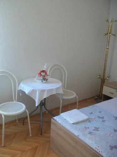 Hostal Apartment Niki