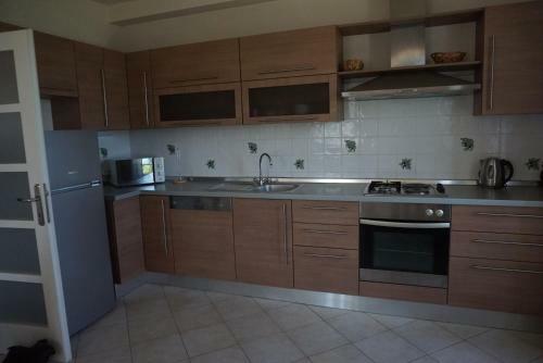 Upstairs 2 Bedroom Apartment On Cinta Beach