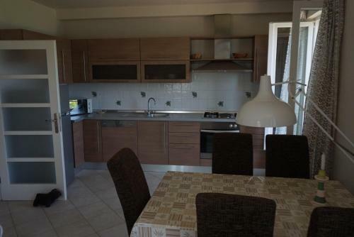 Upstairs 2 Bedroom Apartment On Cinta Beach