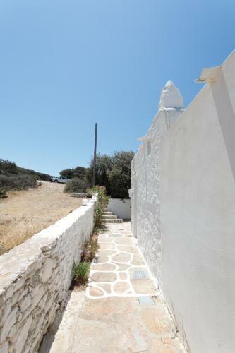 Manolis Villa