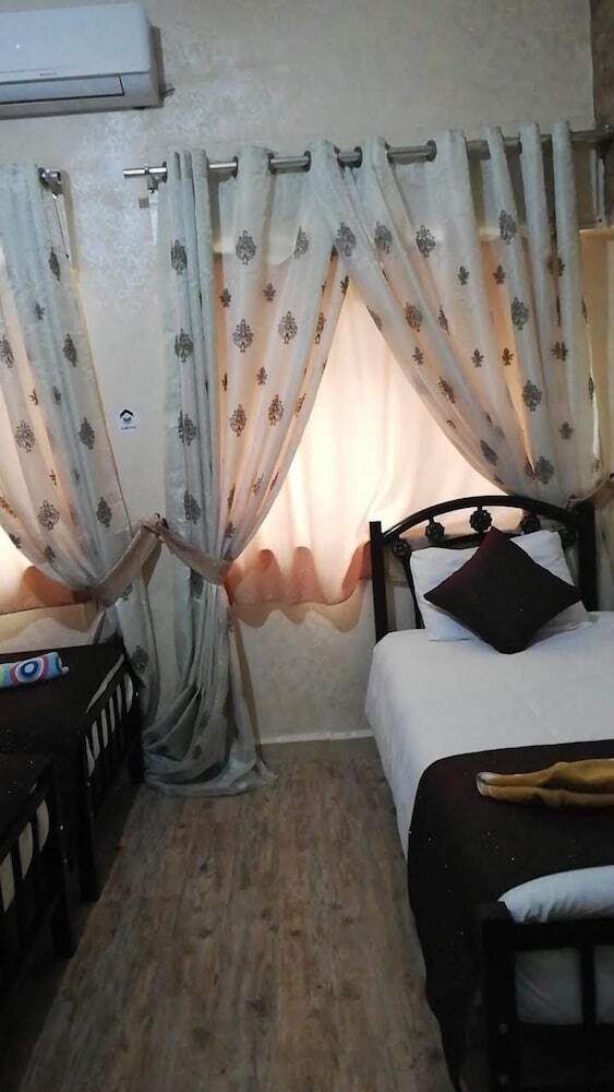 Caravan Hotel