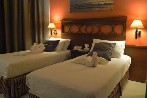 Capri Hotel Suites