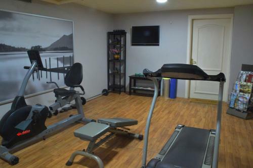 Capri Hotel Suites