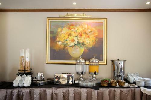Capri Hotel Suites