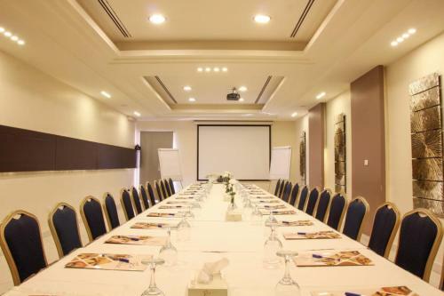 Capri Hotel Suites
