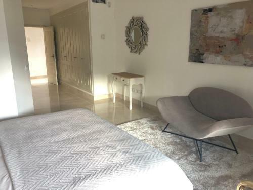Luxury Apartment At Lomas Del Rey, Puente Romano