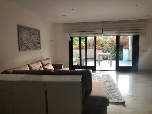 Luxury Apartment At Lomas Del Rey, Puente Romano