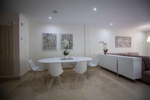 Luxury Apartment At Lomas Del Rey, Puente Romano