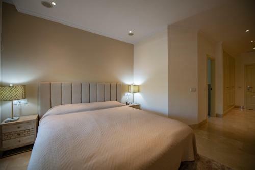 Luxury Apartment At Lomas Del Rey, Puente Romano