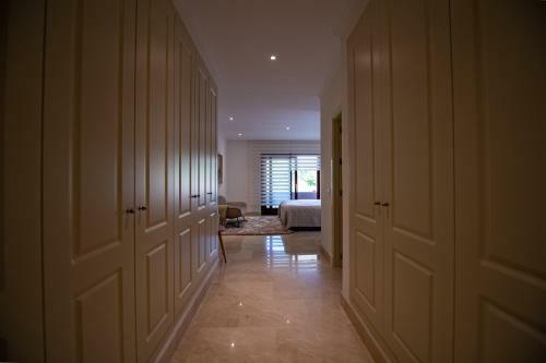 Luxury Apartment At Lomas Del Rey, Puente Romano