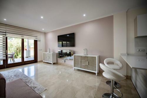 Luxury Apartment At Lomas Del Rey, Puente Romano