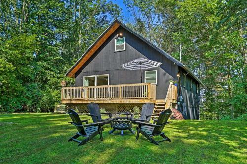 Modern East Stroudsburg Home With Gas Grill!
