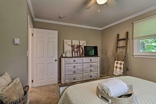 Modern East Stroudsburg Home With Gas Grill!