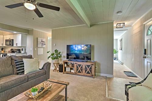 Modern East Stroudsburg Home With Gas Grill!