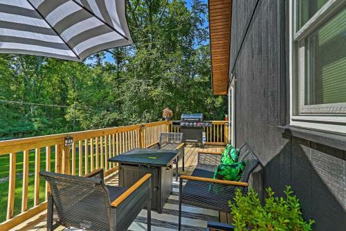 Modern East Stroudsburg Home With Gas Grill!