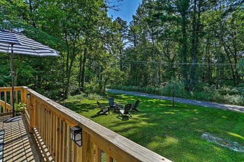 Modern East Stroudsburg Home With Gas Grill!
