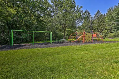 Modern East Stroudsburg Home With Gas Grill!