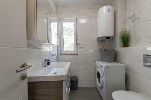 Sea View Apartments Dammi