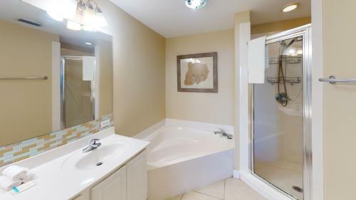 Brightly Furnished Beachfront Condo - 7th Floor Gulf View!