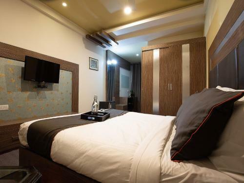 Hotel Collection O 81605 City Apartments