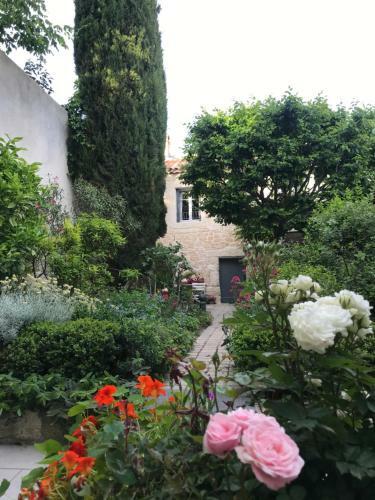G�te de Charme Au Calme - Avignon � 5 Minutes