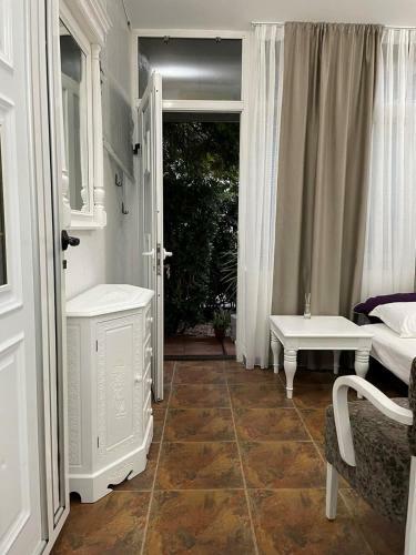 Garden Apartment