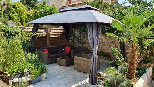 Colosseum Garden Studio Apartments