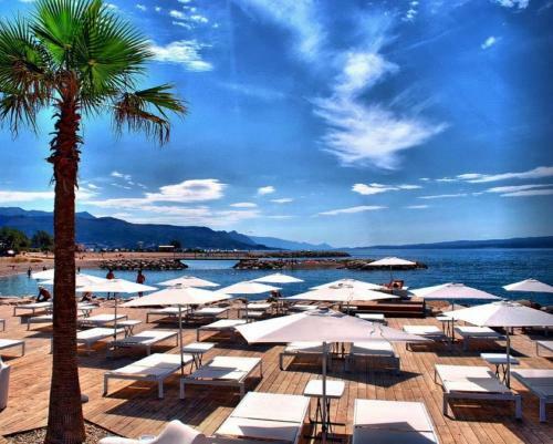 Near Beach Apartment Reno With Private Parking