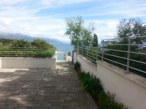 Near Beach Apartment Reno With Private Parking