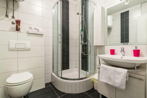 Near Beach Apartment Reno With Private Parking