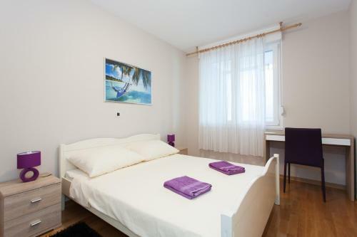 Near Beach Apartment Reno With Private Parking