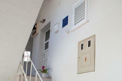 Summer Lounge Apartments