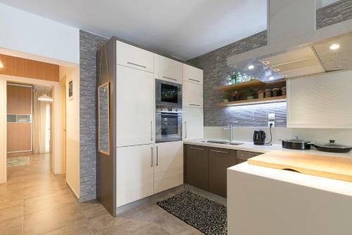 #flh - Trendy Chic Apartment, Agia Sofia District