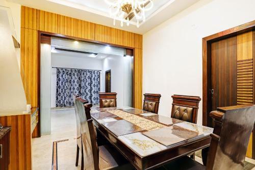 Hotel Capital O 61239 Hayat Stay Inn