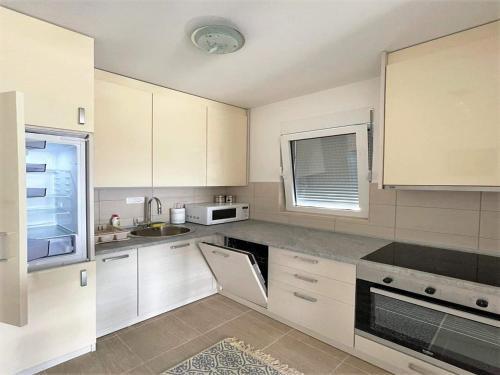 Pap Apartment (City & Sea View)