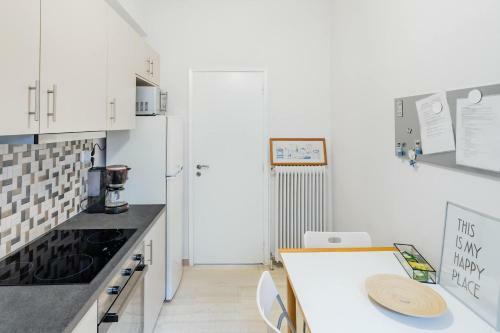 Koukaki Apartment With A Sunny Balcony, Near The Acropolis