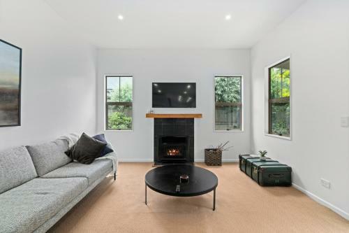 Gold Rush Cottage - Arrowtown Holiday Home