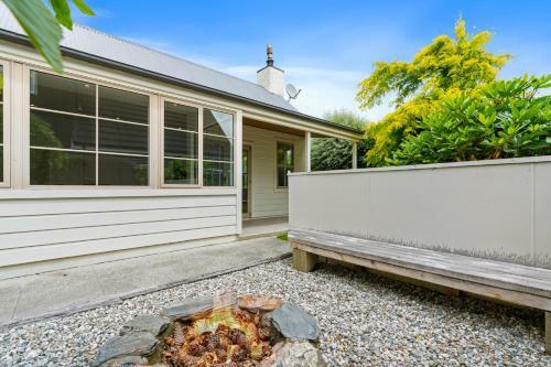 Gold Rush Cottage - Arrowtown Holiday Home
