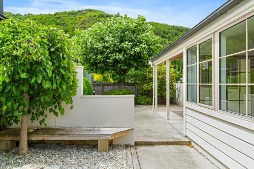 Gold Rush Cottage - Arrowtown Holiday Home