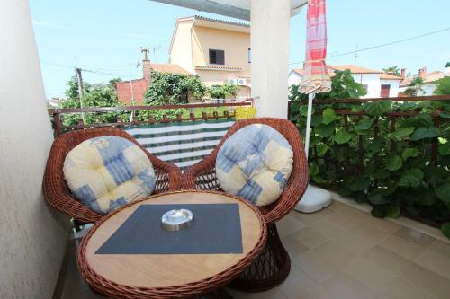 Hostal Rooms And Apartment Pina