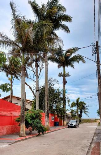 Bela Casa Localizada A 100 Metros Da Praia E Rio.
