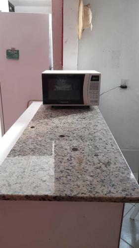 Bela Casa Localizada A 100 Metros Da Praia E Rio.