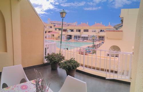 Mareverde Complex Apartment, Pool View
