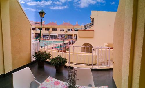 Mareverde Complex Apartment, Pool View