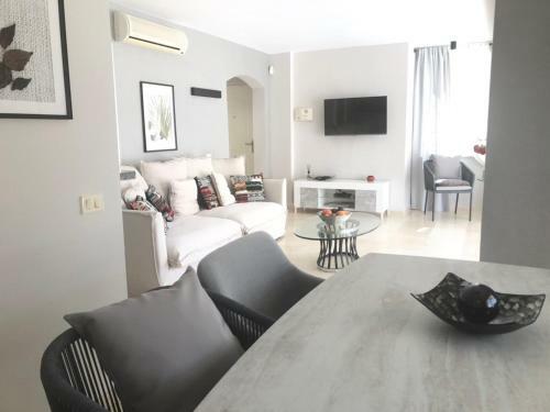 Seaside Luxurous Private 3 Bedroom Villa With Swimming Pool