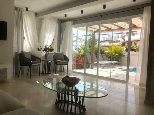 Seaside Luxurous Private 3 Bedroom Villa With Swimming Pool