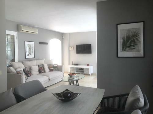 Seaside Luxurous Private 3 Bedroom Villa With Swimming Pool
