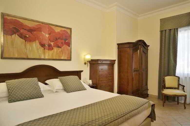 Hotel Athena