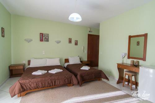 Hostal Orama Rooms